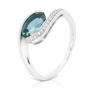 Ring, Weißgold, Topas, Brillanten, Brillantschmuck, Weißgoldschmuck, Safirschmuck, Goldwerkstatt, Schmuck und Trauringe, Neuötting, Altötting, Mühldorf am Inn